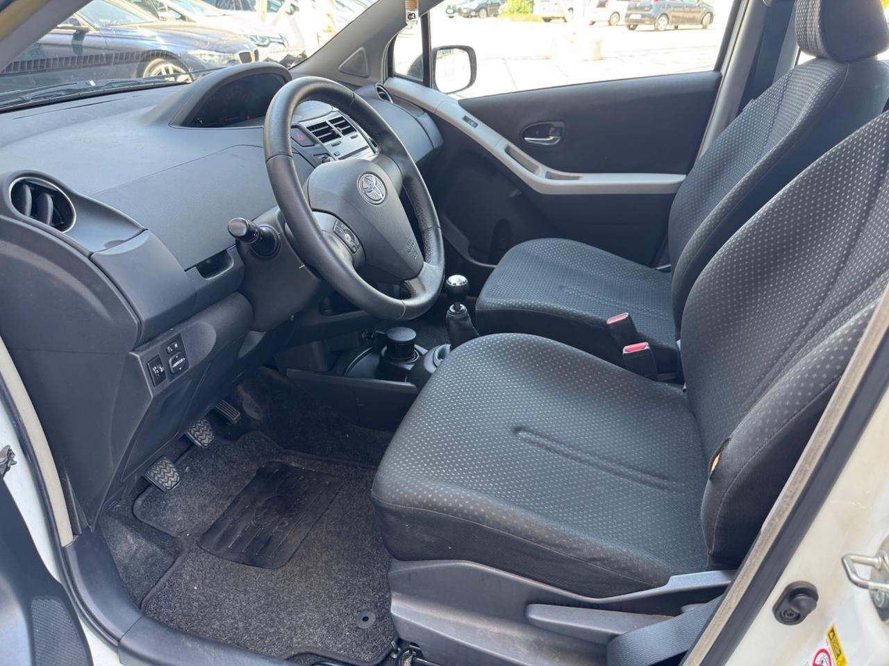 Toyota Yaris 1.0 5 porte 2011