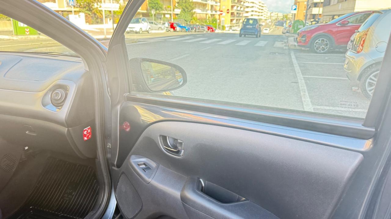 Toyota Aygo 1.0 VVT-i 72 CV 5 porte x-play LED NAVI CAR PLAY KAMERA CERCHI 16 BLUETOOTH