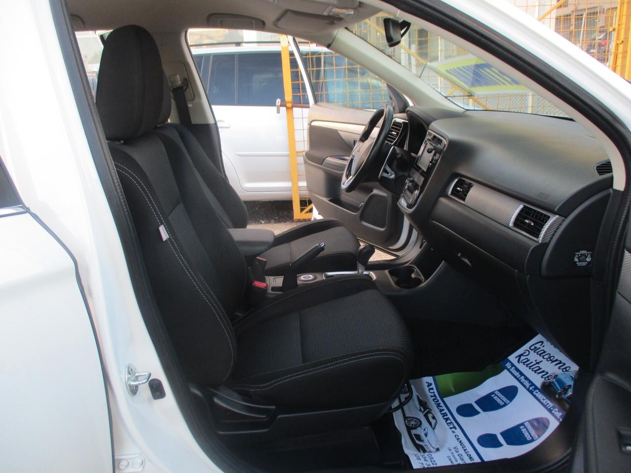 Mitsubishi Outlander 2.2 DI-D 4WD Instyle Plus Navi 2016