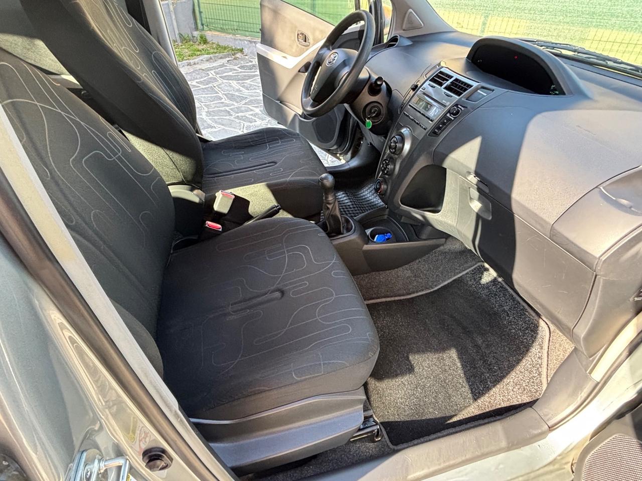 Toyota Yaris 1.0 5 porte Sol