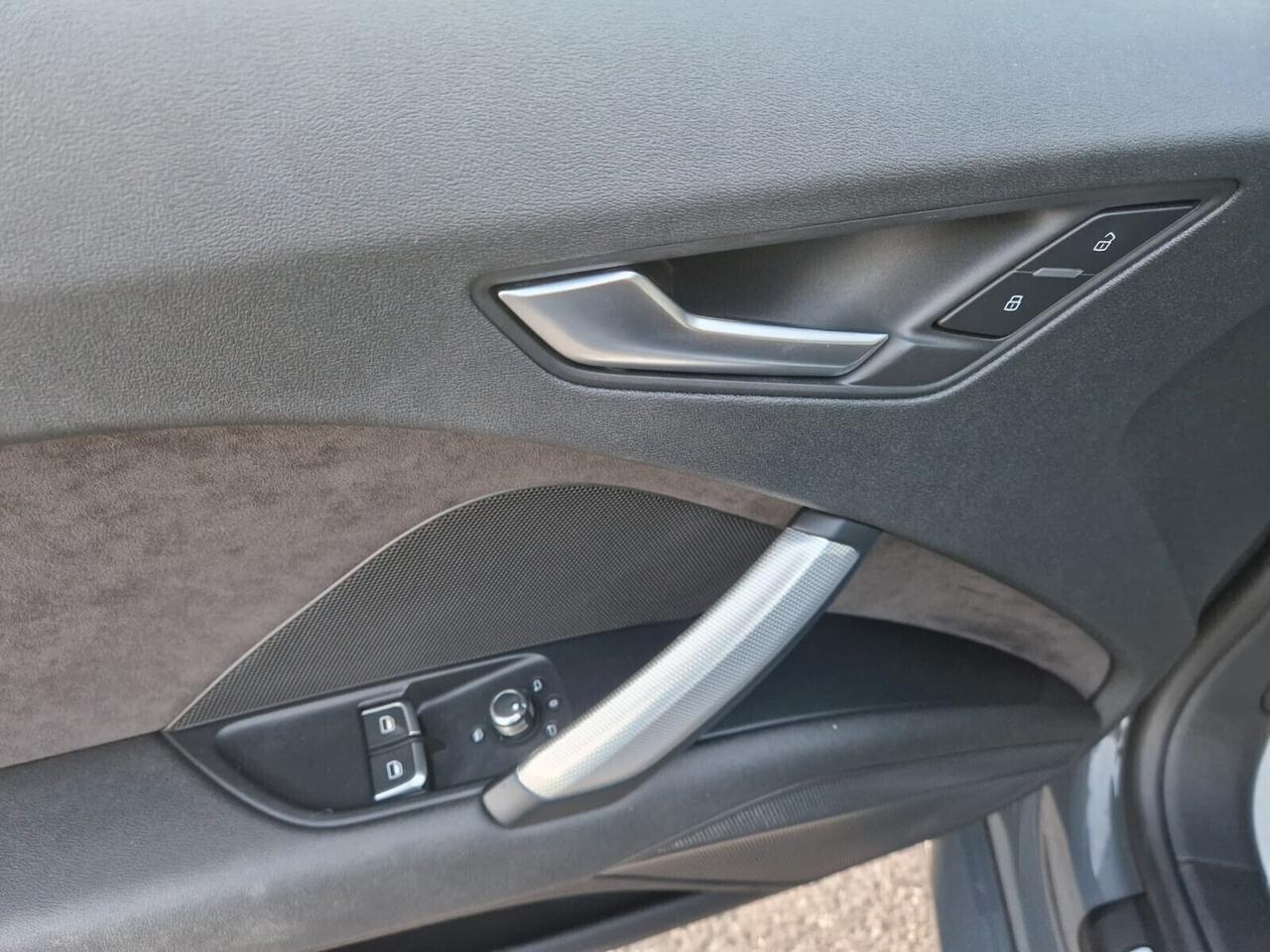 Audi TT Coupé 1.8 TFSI S tronic line