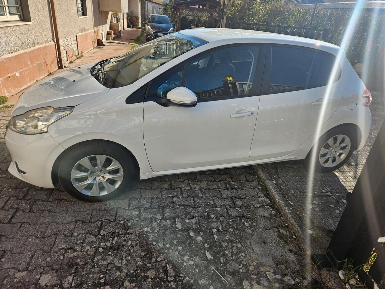 Peugeot 208 1.2 VTi 82 CV 5 porte OK NEOPATENTATI