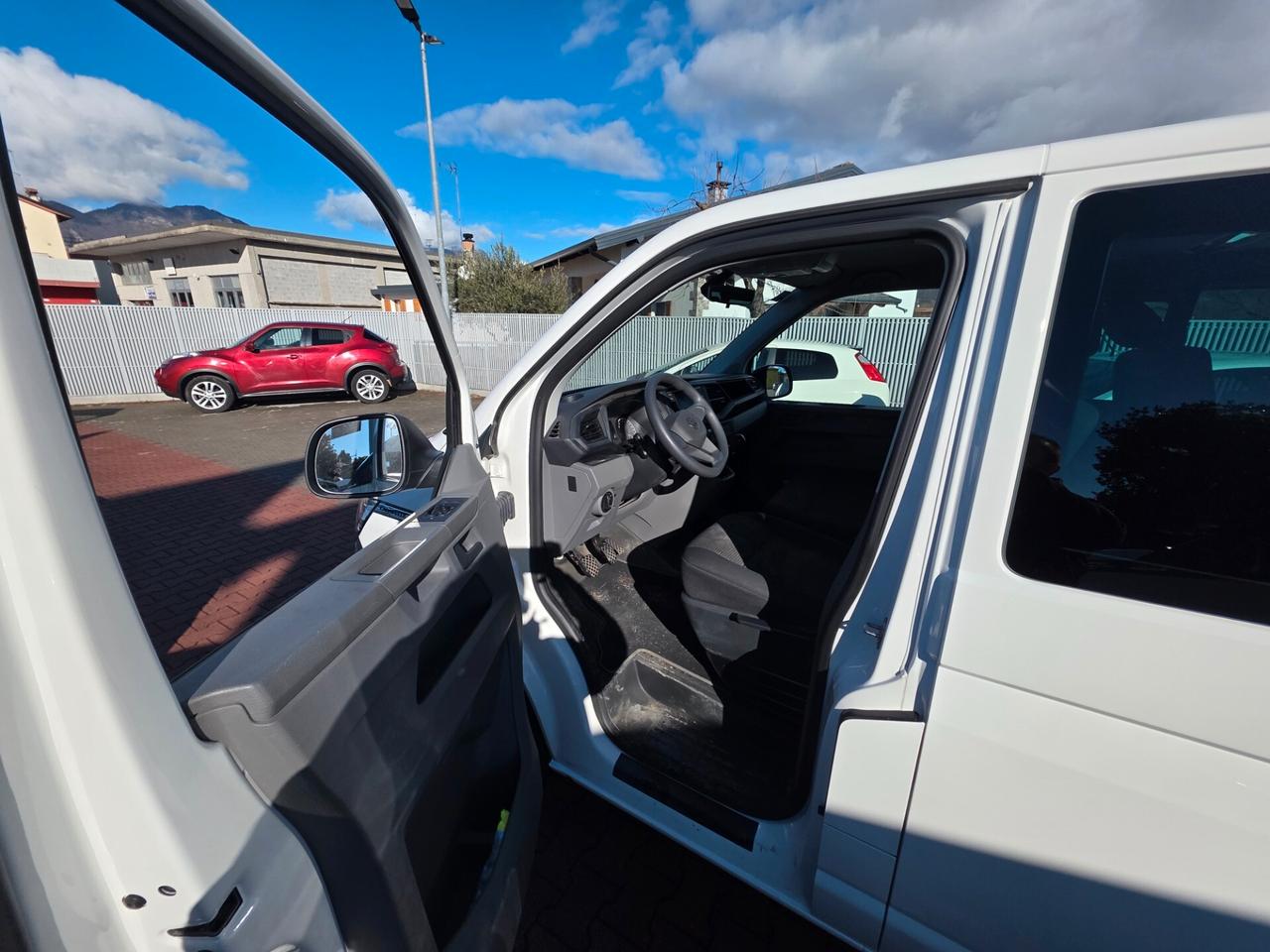 Volkswagen Caravelle 2.0 TDI 110CV 9P IVA esposta