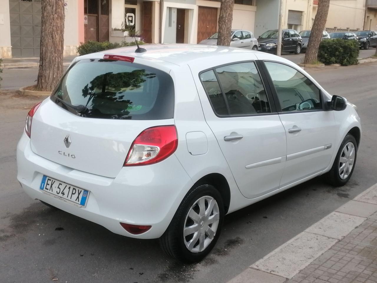 Renault Clio 1.2 75CV 5Porte NAVI KM 119.000 2011