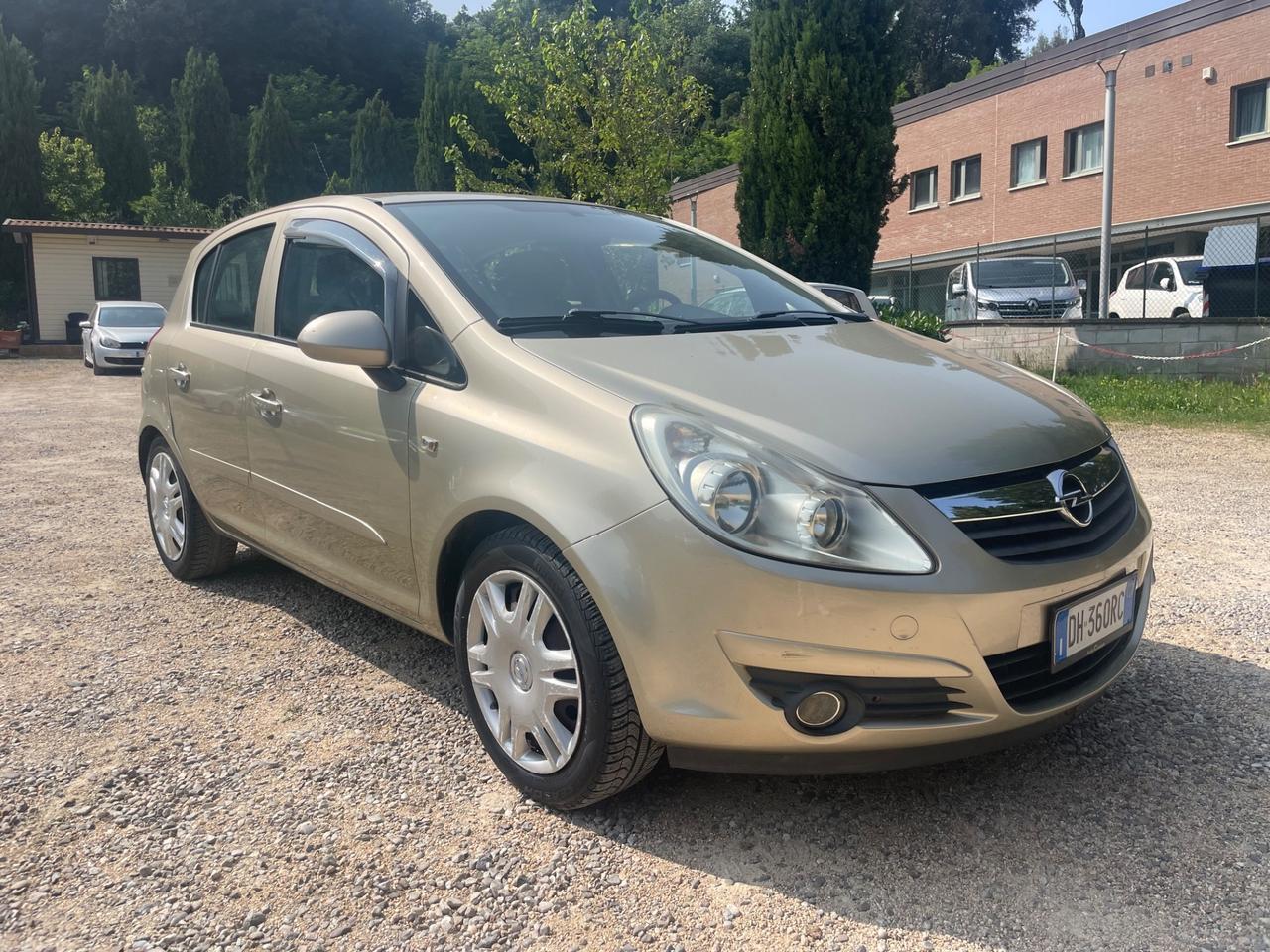 Opel Corsa 1.2 5 porte Cosmo