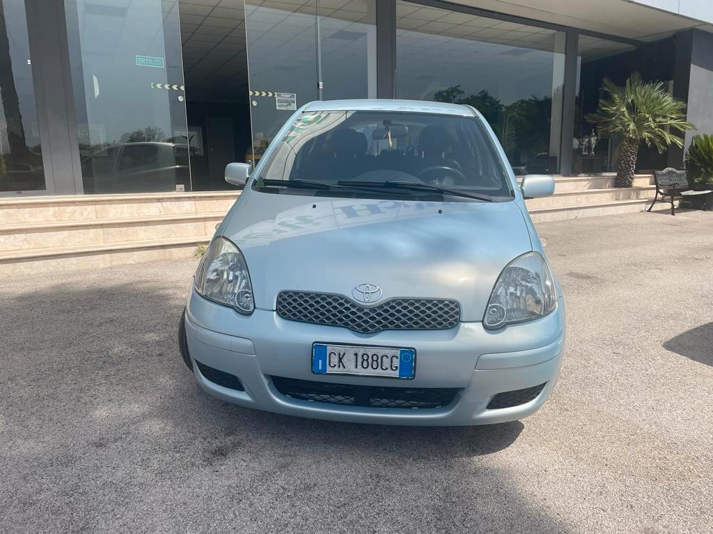 Toyota Yaris 1.4 tdi D-4D cat 5 porte Blue NEOPATAENTATI