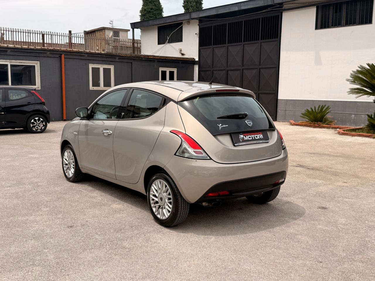 Lancia Ypsilon 1.2 69 CV 5 porte S&S Gold