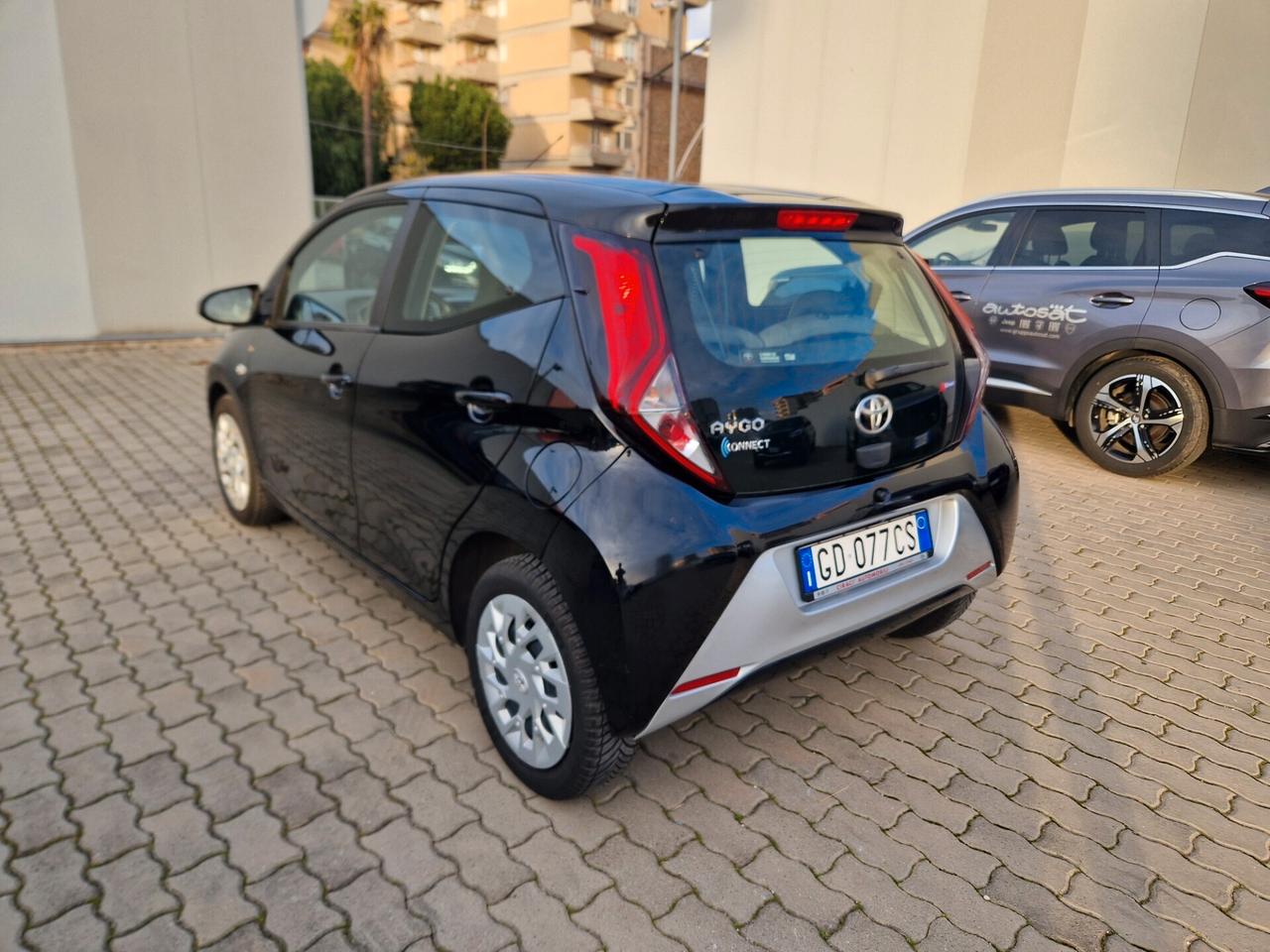 Toyota Aygo Connect 1.0 VVT-i 72 CV 5p x-play