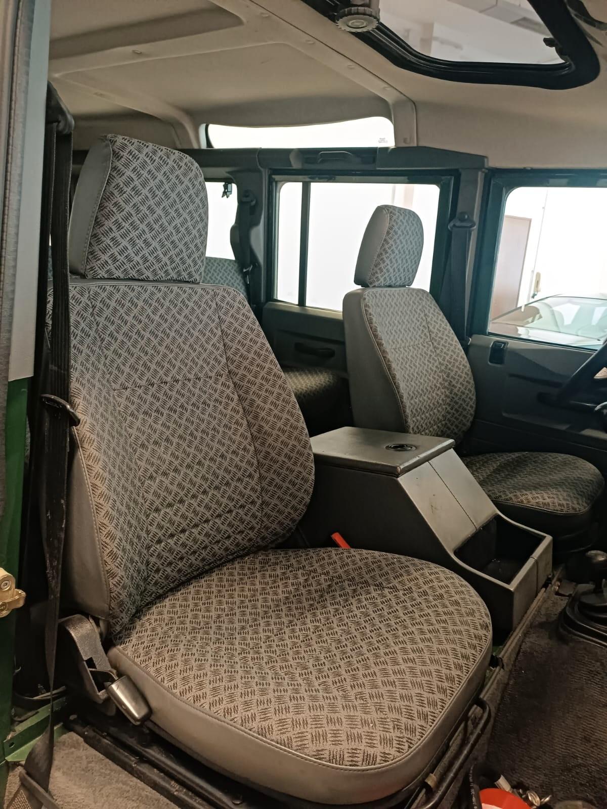 Land Rover Defender 110 2.5 Td5 9 POSTI