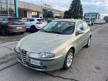 Alfa Romeo 147 1.6i 16V Twin Spark cat 5p. Distinctive