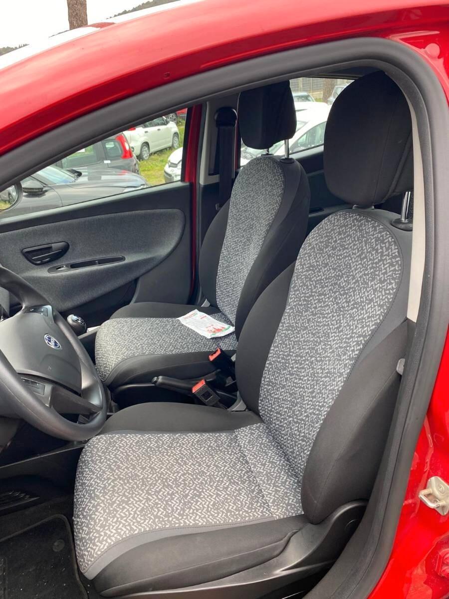 Lancia Ypsilon 1.0 FireFly 5 porte S&S Hybrid Silver