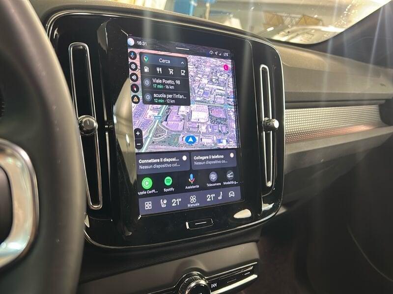 Volvo XC40 B3 automatico Ultra Dark