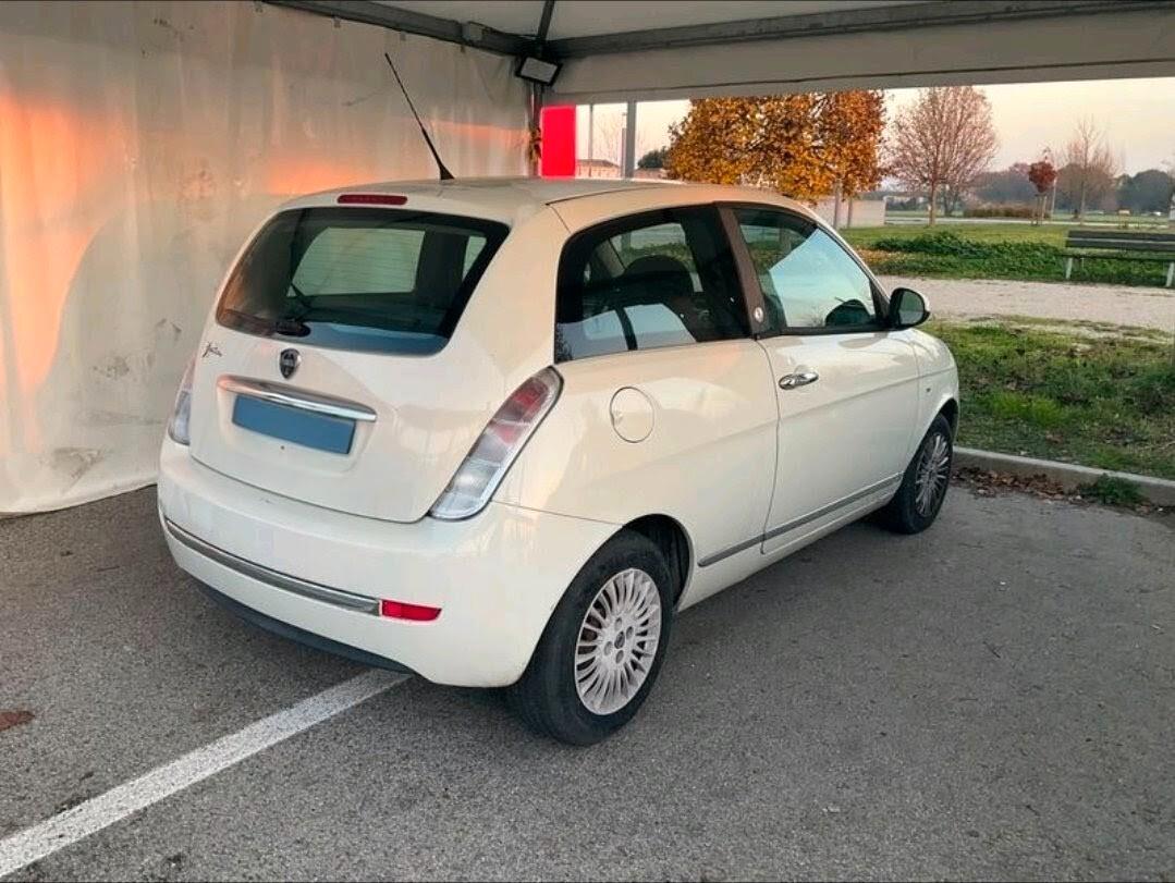 Lancia Ypsilon 1.4 Platino Ecochic GPL
