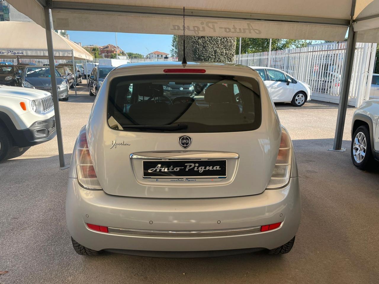 Lancia Ypsilon 1.3 MJT 75 CV Platino