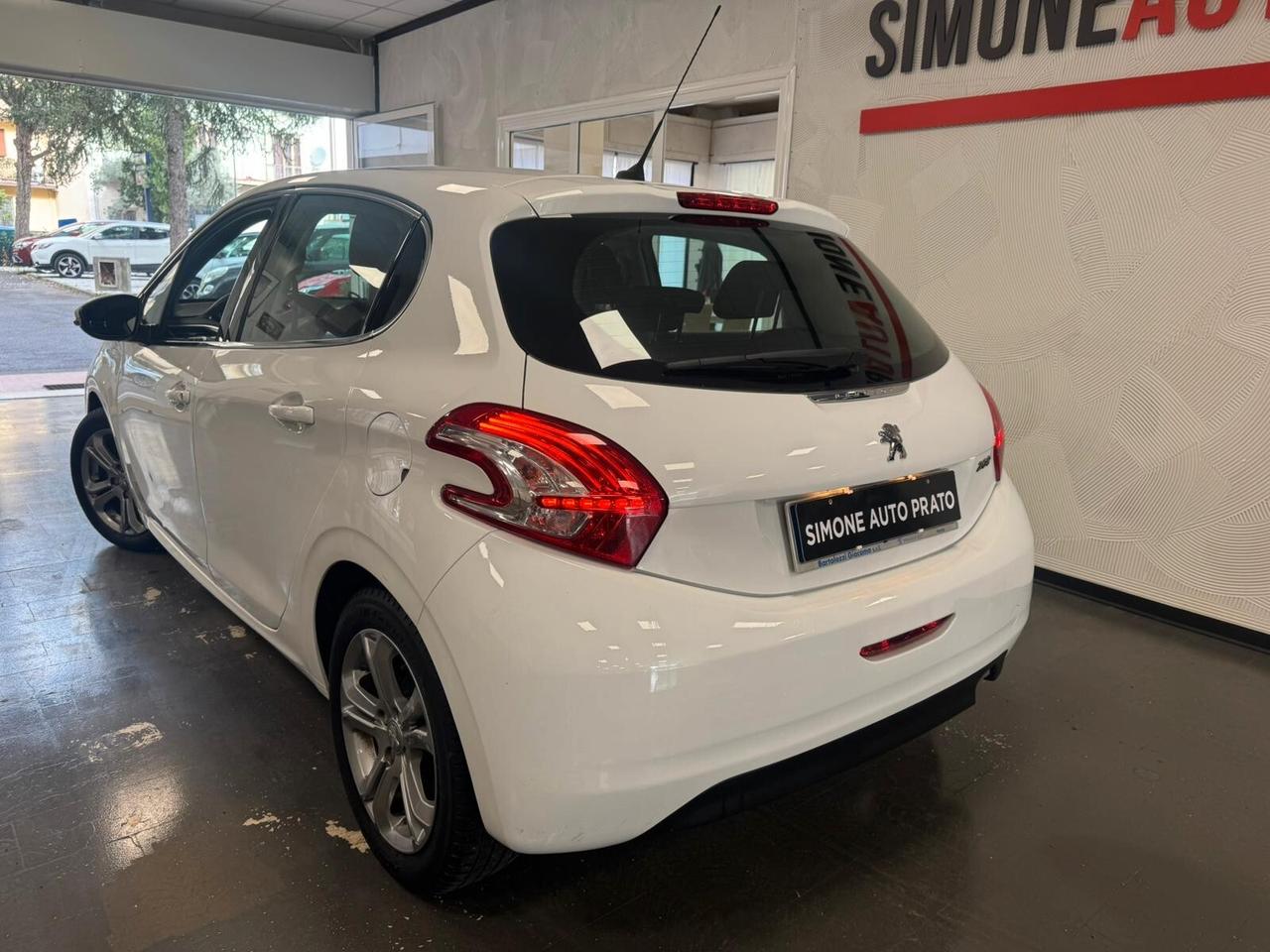 Peugeot 208 1.4 HDi 68 CV 5 porte Allure