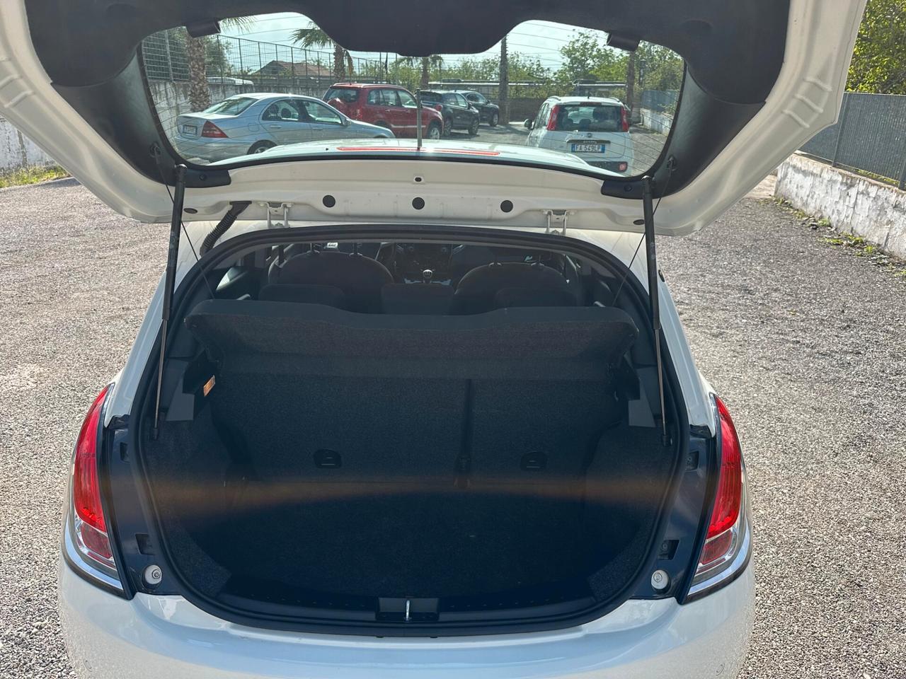 Lancia Ypsilon 1.0 FireFly 5 porte S&S Hybrid Ecochic Gold