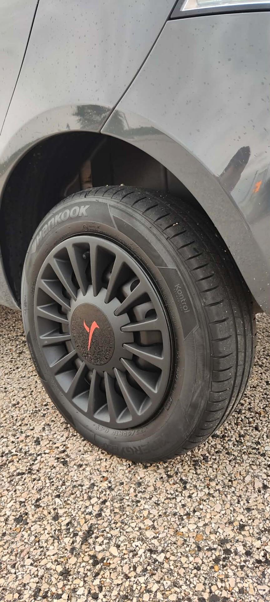 Lancia Ypsilon 0.9 TwinAir 85 CV 5 porte Metano Ecochic Gold