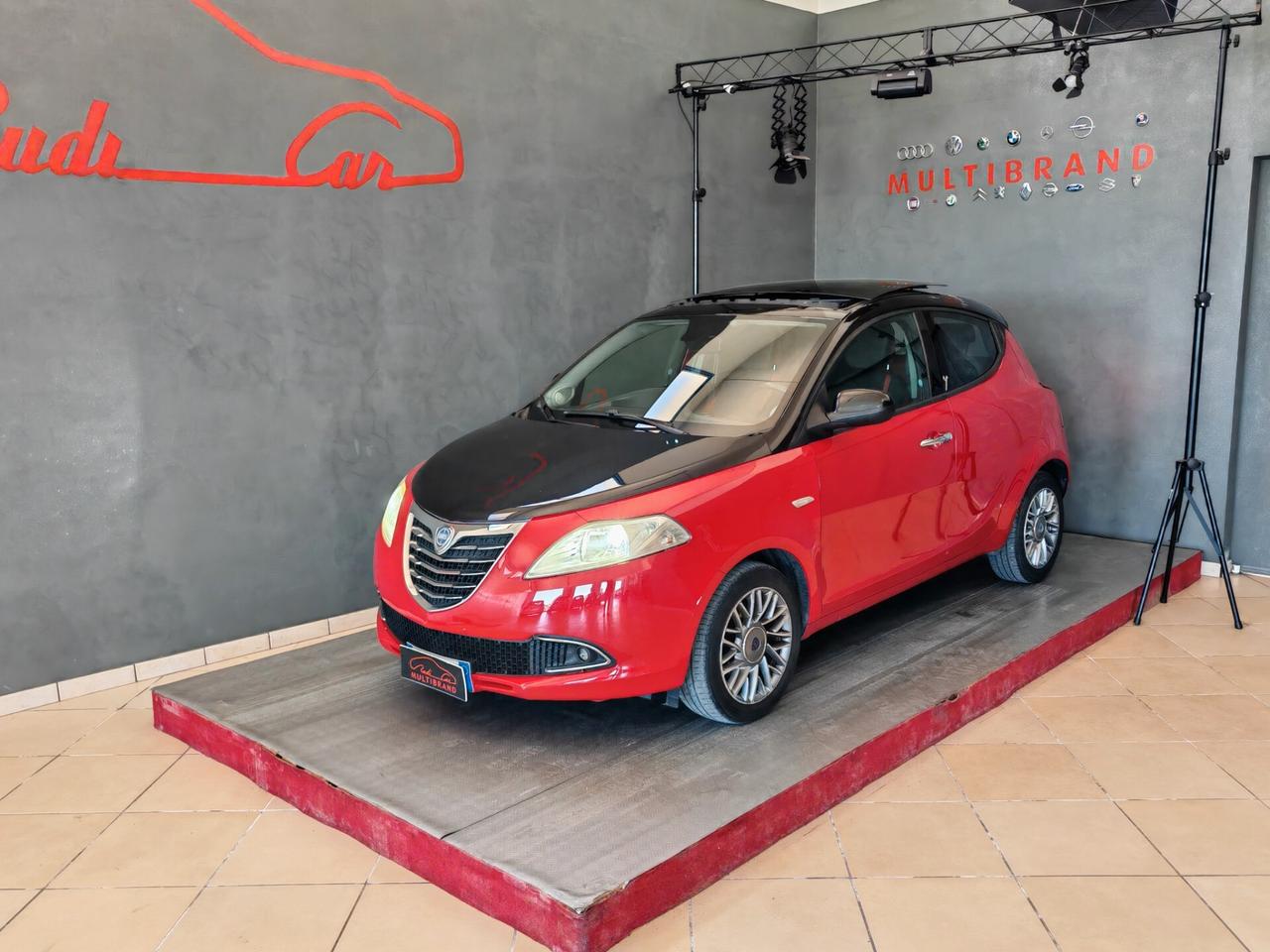Lancia Ypsilon 1.2 69 CV 5 porte S&S Black&Red