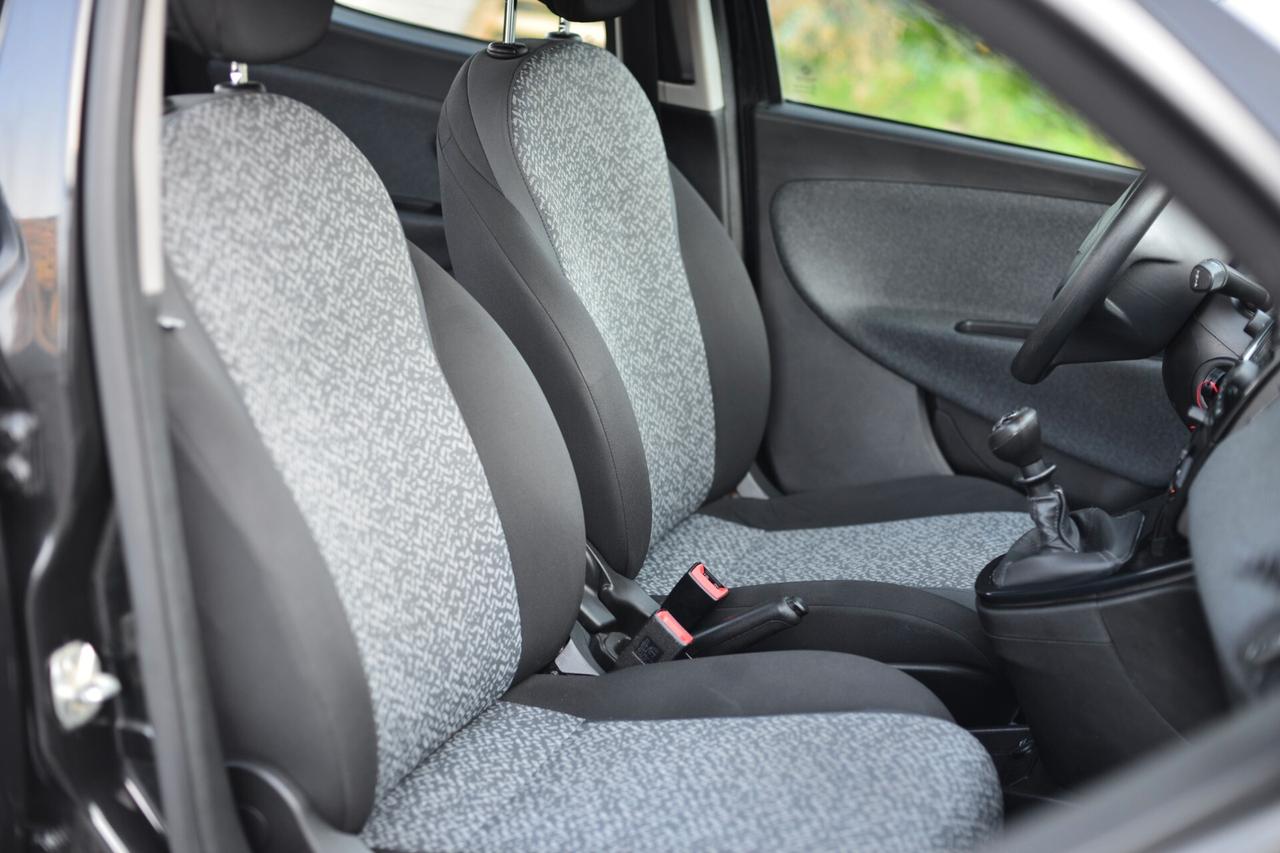 Lancia Ypsilon 1.0 FireFly 5 porte S&S Hybrid Silver