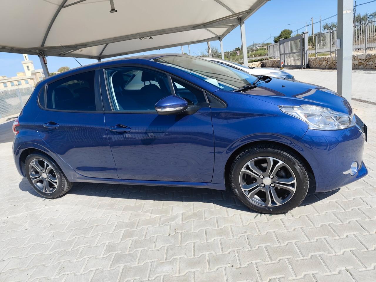 Peugeot 208 1.4 HDi 68 CV 5 porte Allure