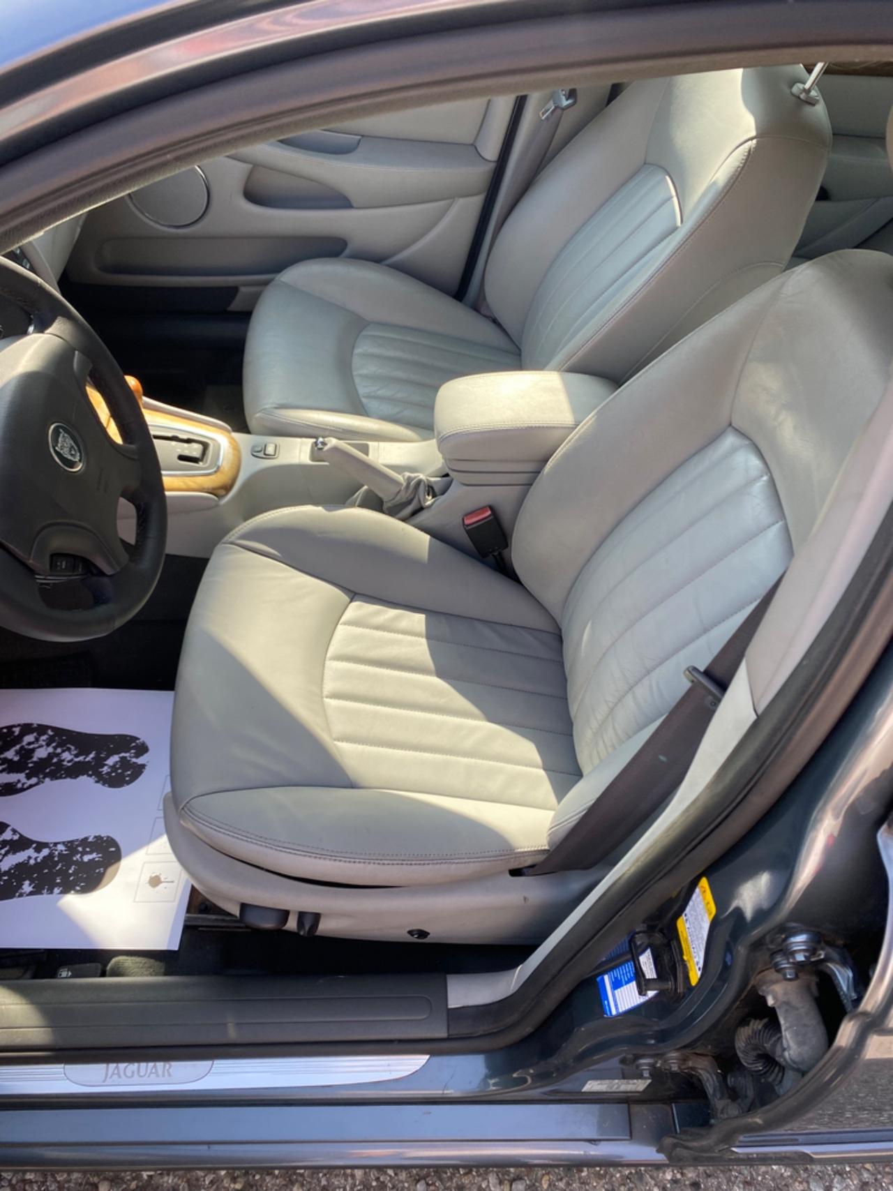 Jaguar X-Type 2.5 V6 24V cat Executive