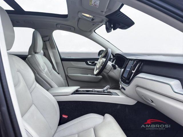 VOLVO XC60 B4 (d) AWD automatico Ultimate Dark