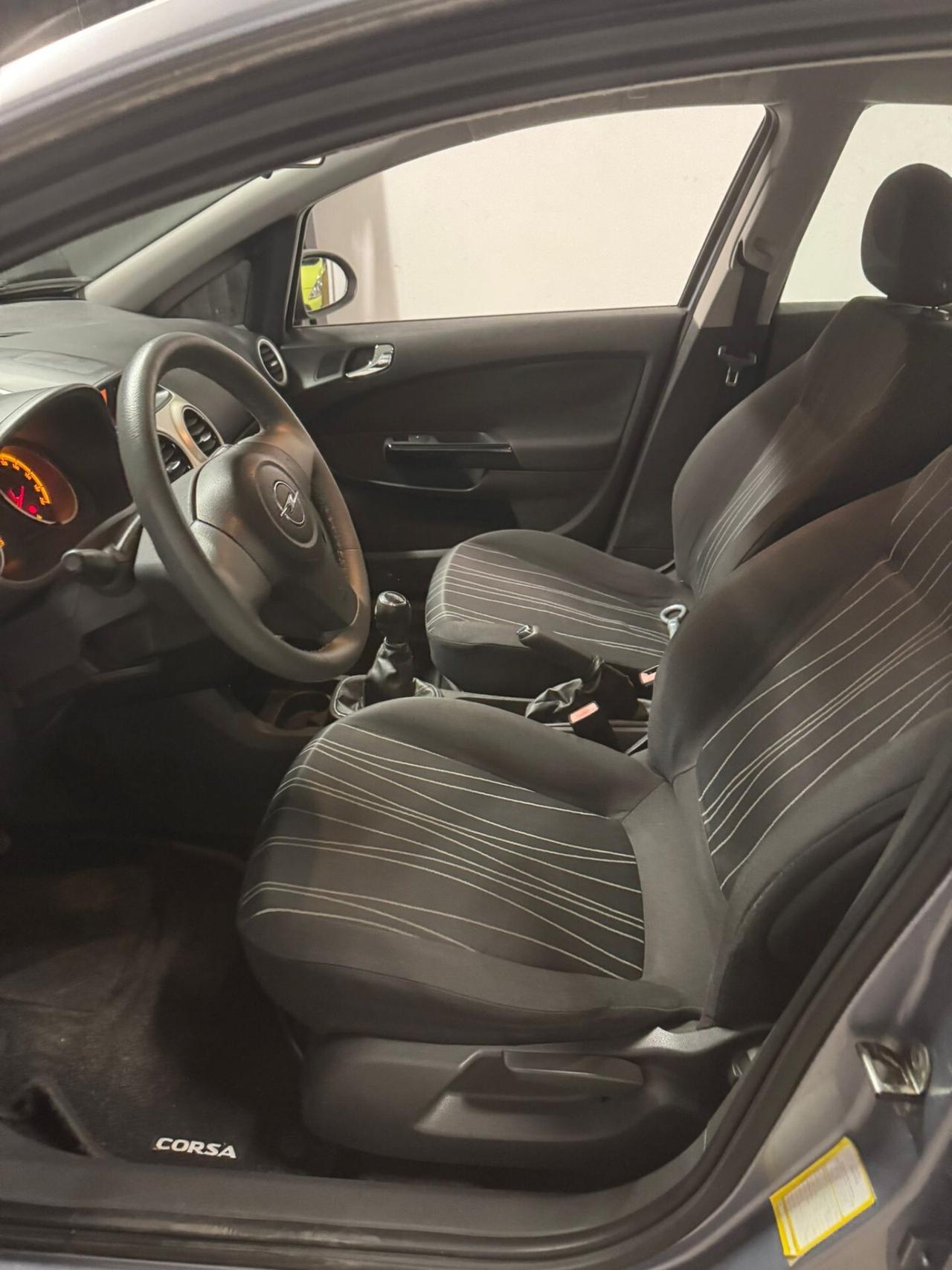 Opel Corsa 1.2 5 porte Cosmo