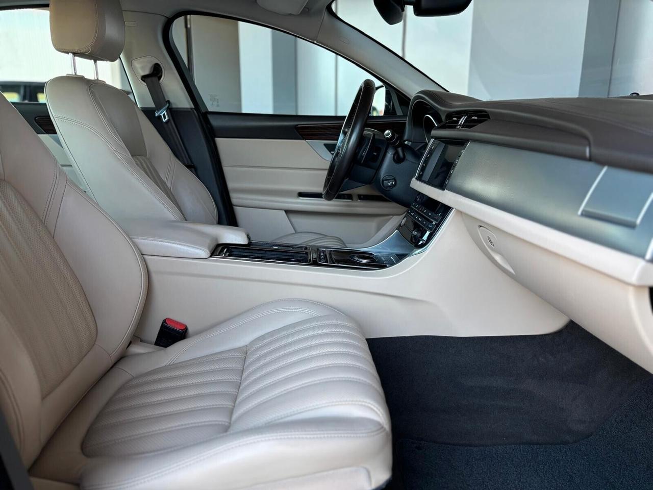 Jaguar XF 2.0 D 180 CV AWD aut. Prestige