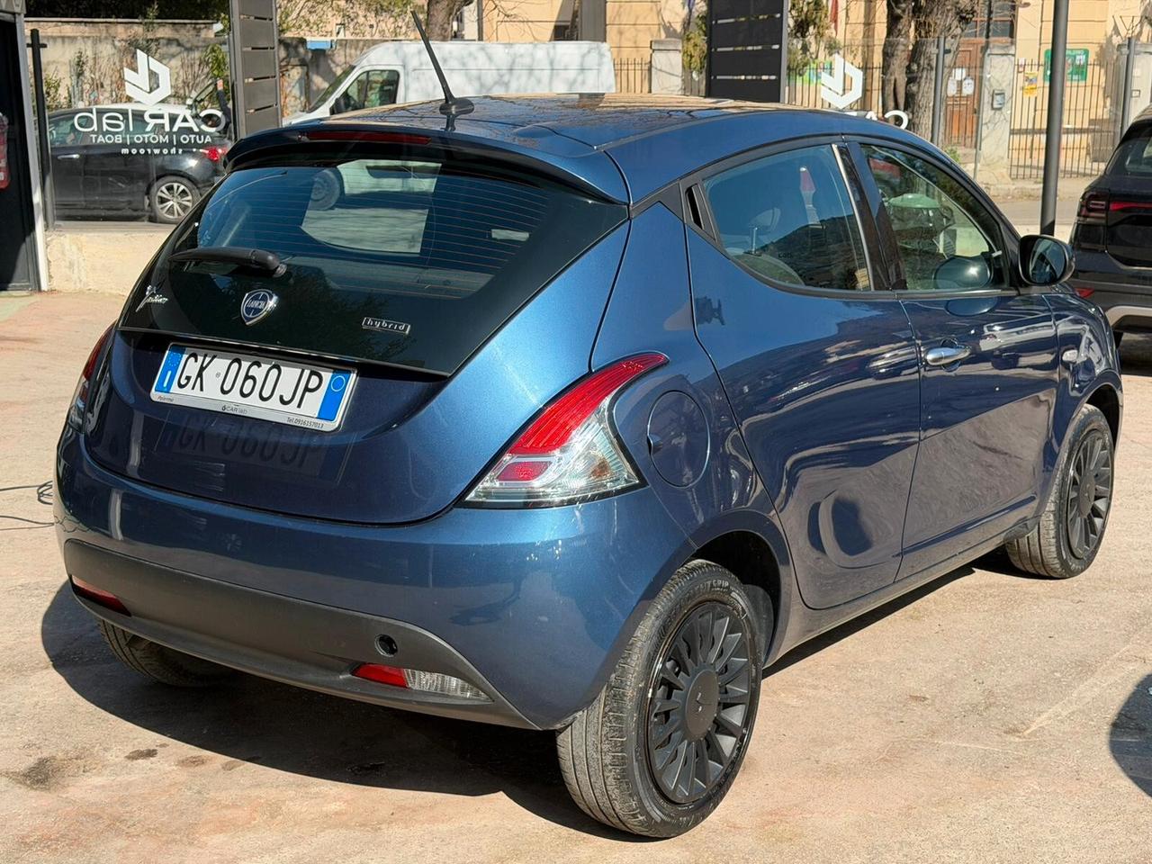 Lancia Ypsilon 1.0 FireFly 5 porte S&S Hybrid Ecochic A. Ferretti