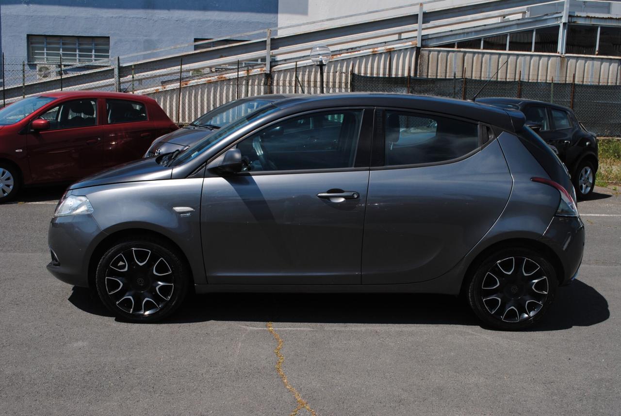 LANCIA YPSILON MOMODESIGN 1.2 69 CV BENZ/GPL