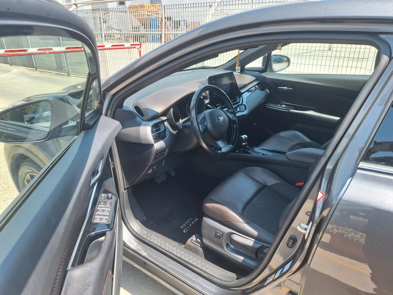 Toyota C-HR 1.8 Hybrid E-CVT Lounge
