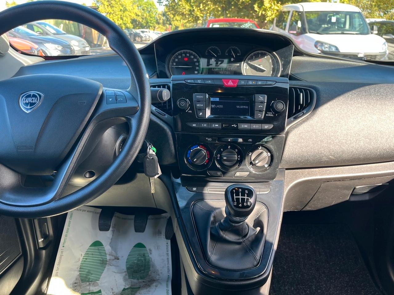 Lancia Ypsilon 1.0 FireFly 5 porte S&S Hybrid Ecochic Silver