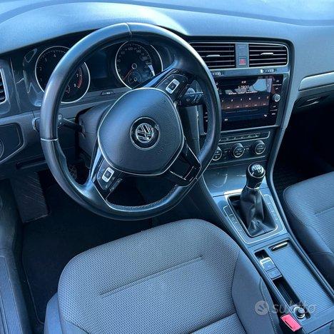 Volkswagen Golf 1.0 TSI 85 CV 5p. Trendline BlueMo