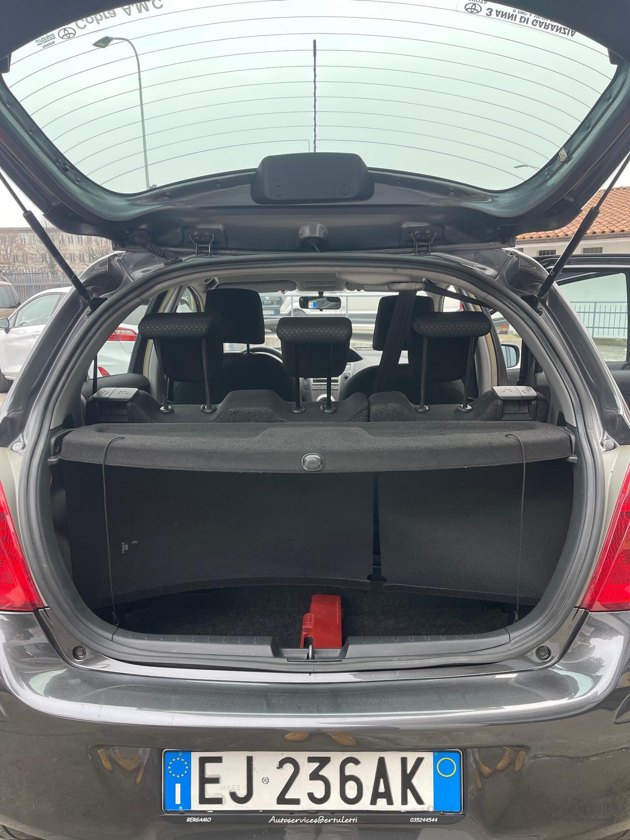 Toyota Yaris 1.0 5 porte