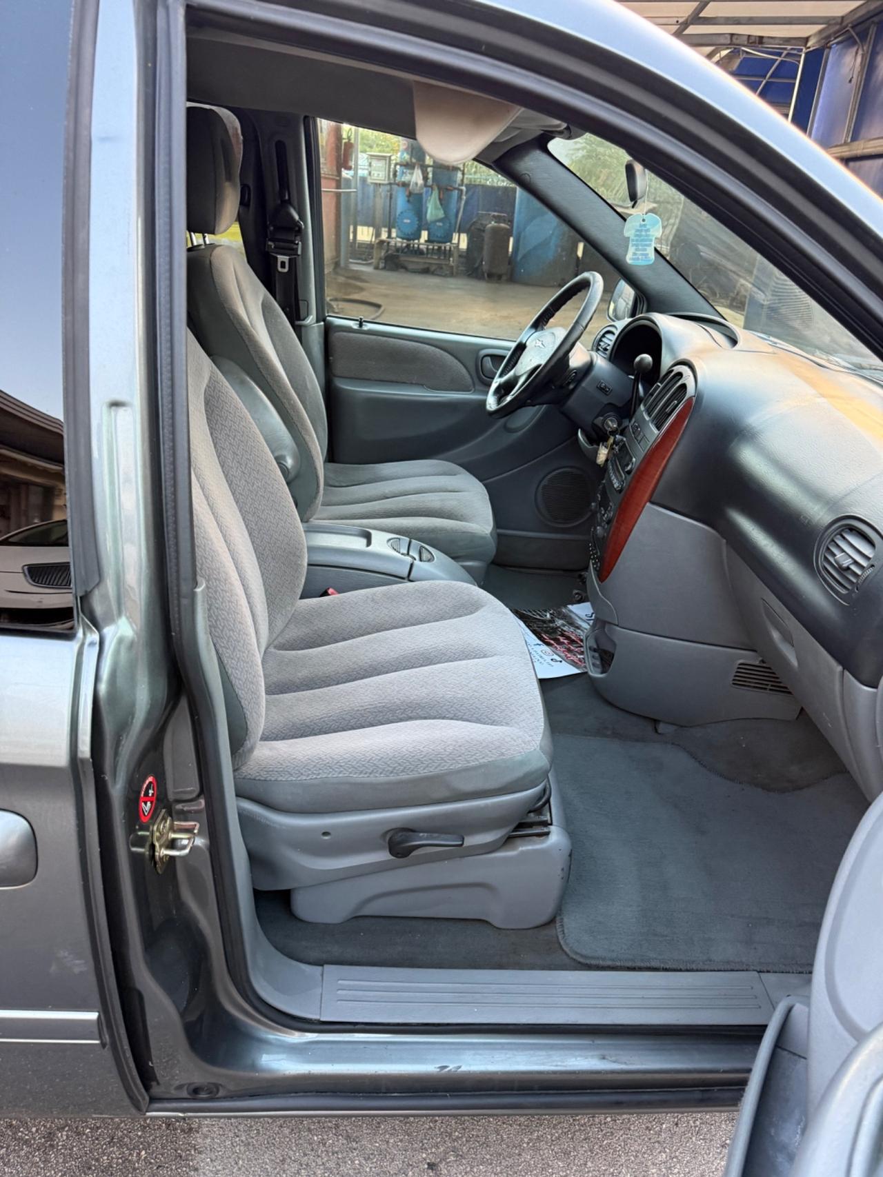 Chrysler Voyager Grand 2.8 CRD cat Limited Auto