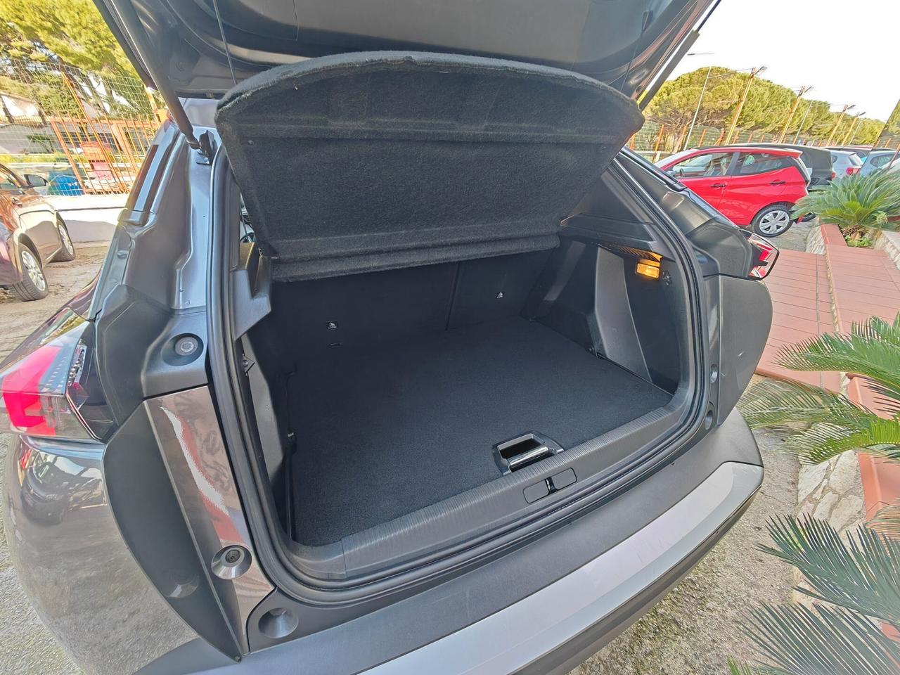 Peugeot 2008 1,5 diesel 12/2021 Cv110