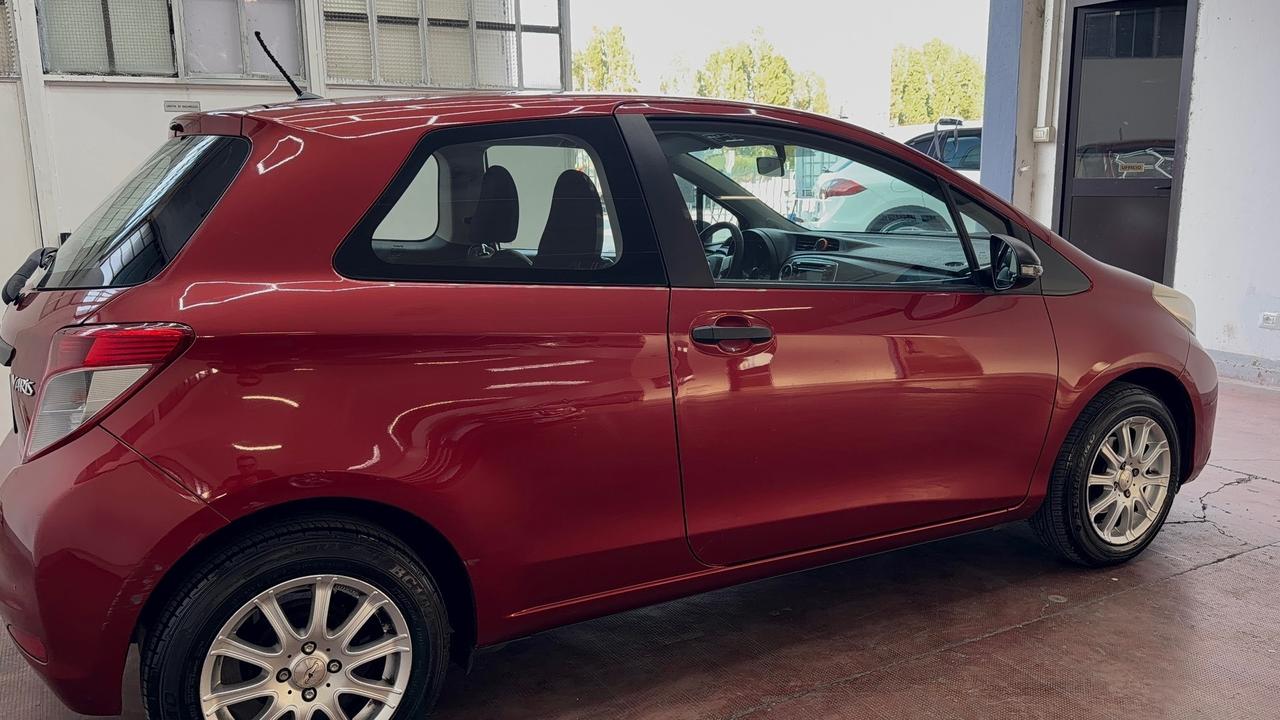Toyota Yaris 1.0 3 porte Active neopatentati