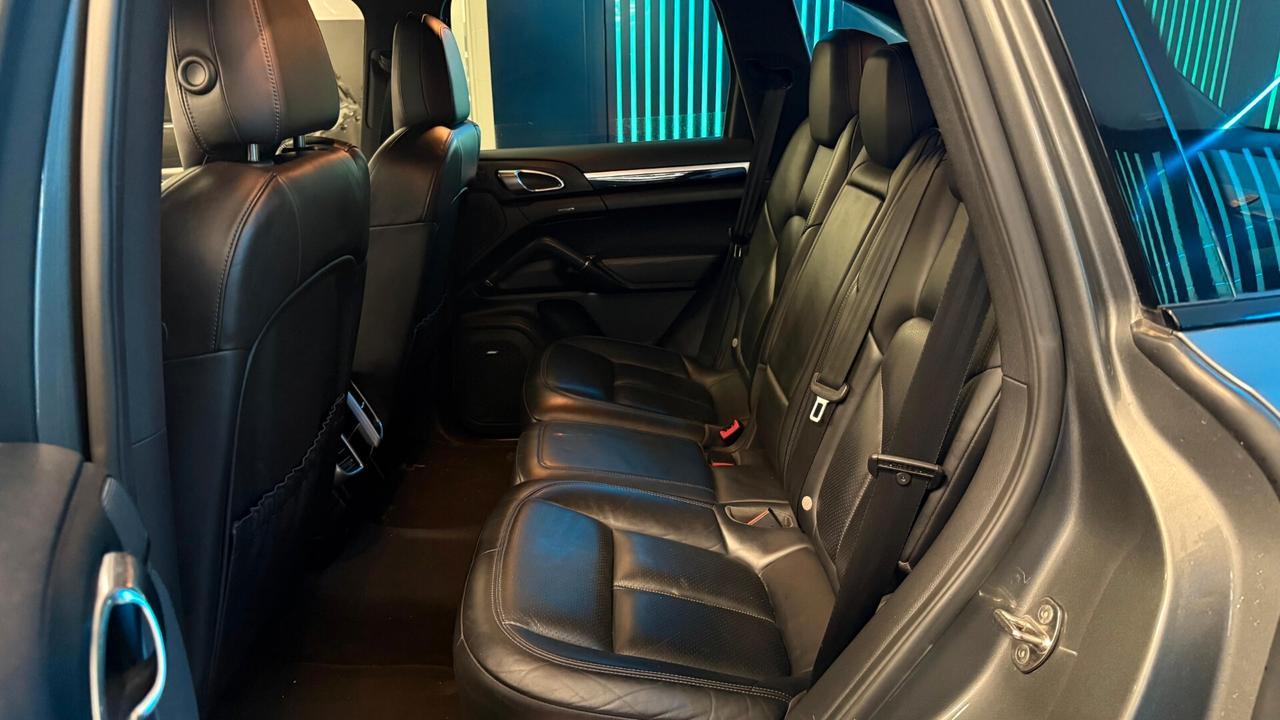 PORSCHE CAYENNE 3.0 DIESEL PLATINUM EDITION 2015