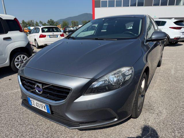 VOLVO V40 D3 Momentum
