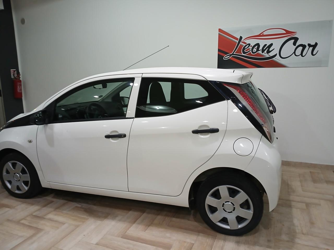 Toyota Aygo 1.0 VVT-i 69 CV 5 porte x-cool