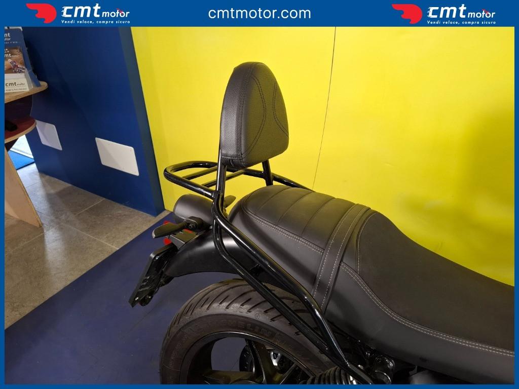 Moto Guzzi V7 - 2023