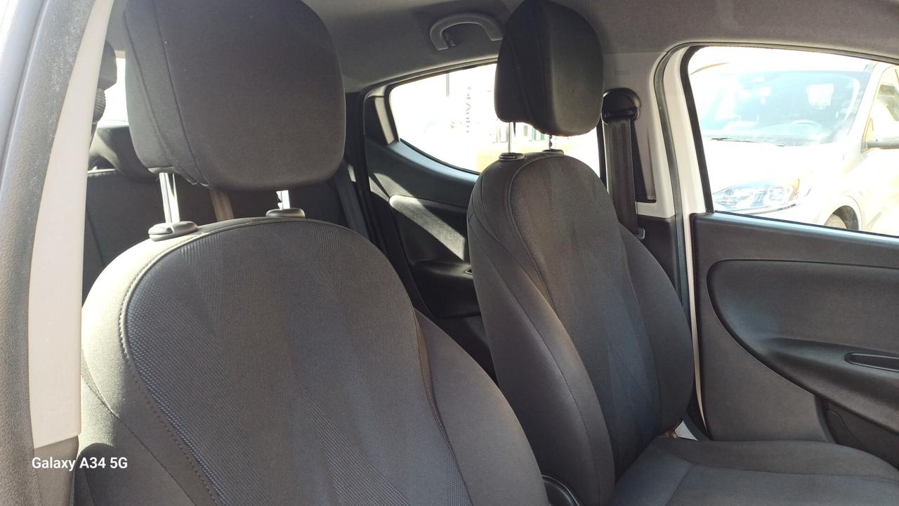 Lancia Ypsilon 1.0 FireFly 5 porte S&S Hybrid Ecochic Gold