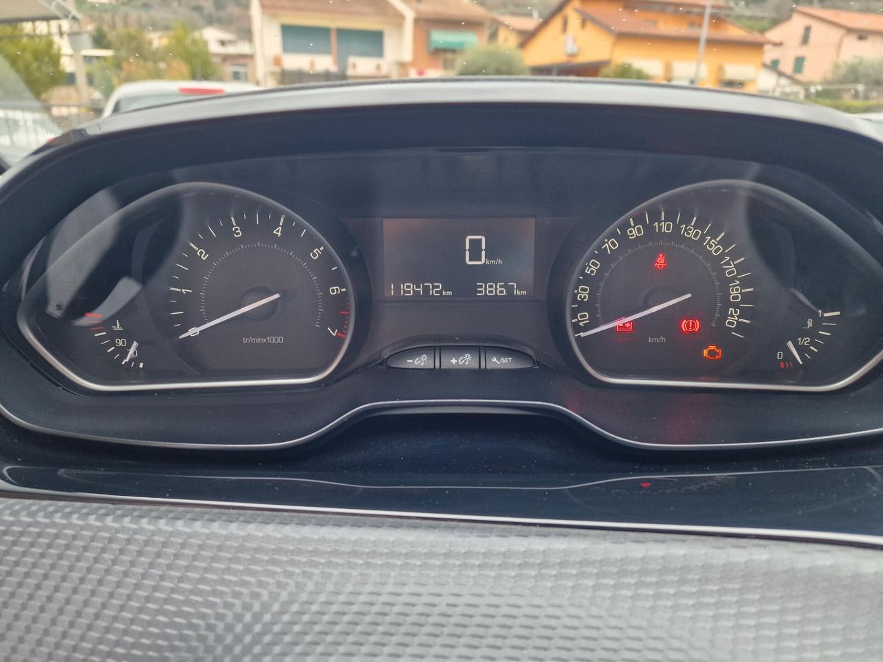 Peugeot 2008 PureTech 82 Allure, 119 mila chilometri