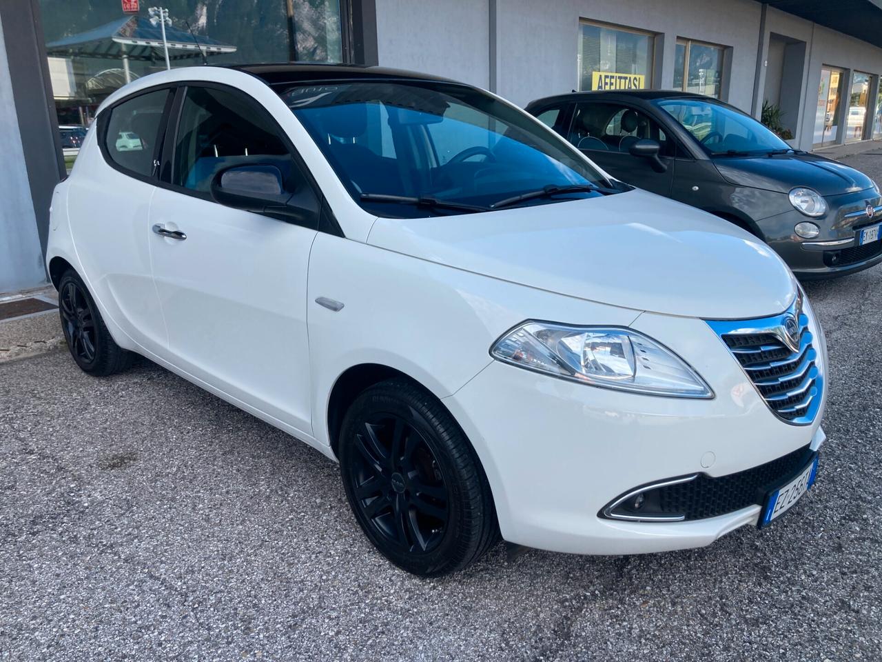 Lancia Ypsilon 1.2 69 CV 5 porte S&S Silver