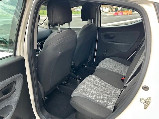 Lancia Ypsilon 1.0 FireFly 5 porte S&S Hybrid Ecochic Silver