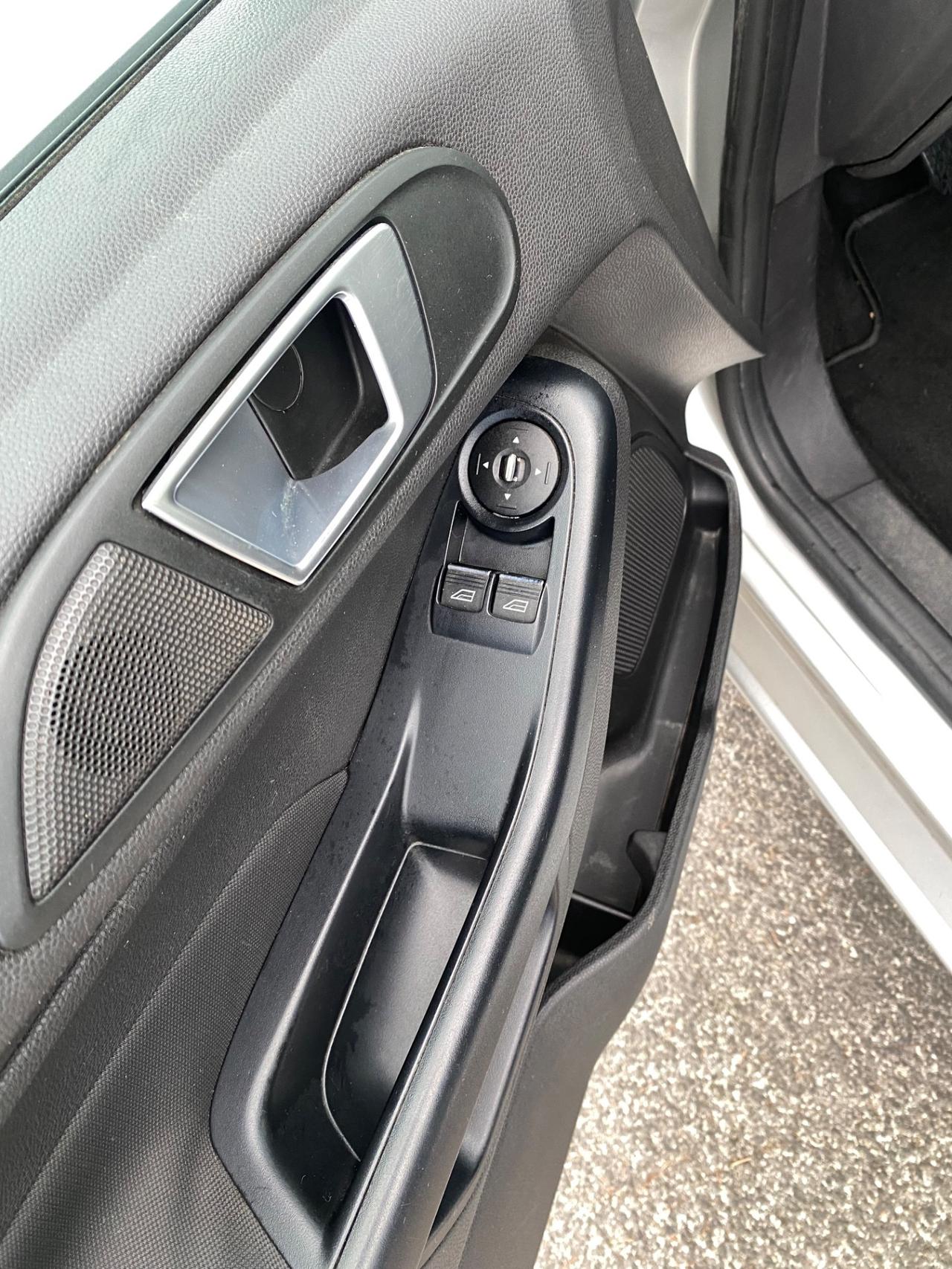 Ford Fiesta 1.5 TDCi 75CV 5 porte