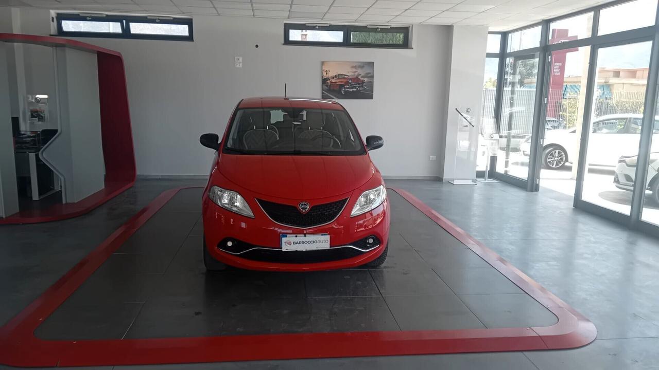 Lancia Ypsilon 0.9 TwinAir 85 CV 5 porte Metano Ecochic Silver