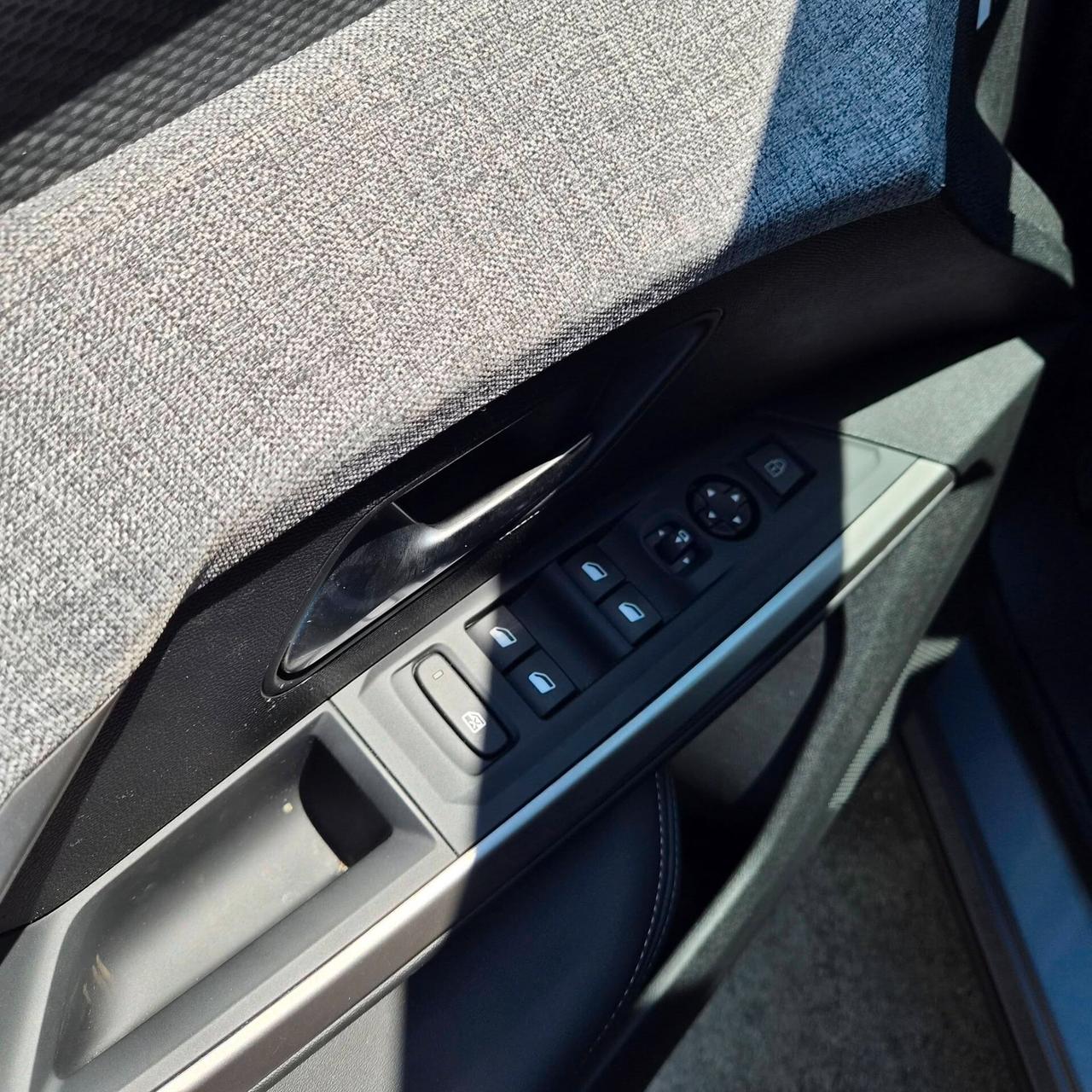 Peugeot 3008 Hybrid 136 e-DCS6 Allure 2025 km23000