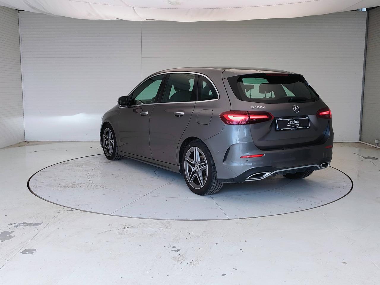 Mercedes-Benz Classe B - W247 2023 - B 180 d AMG Line Advanced Plus auto