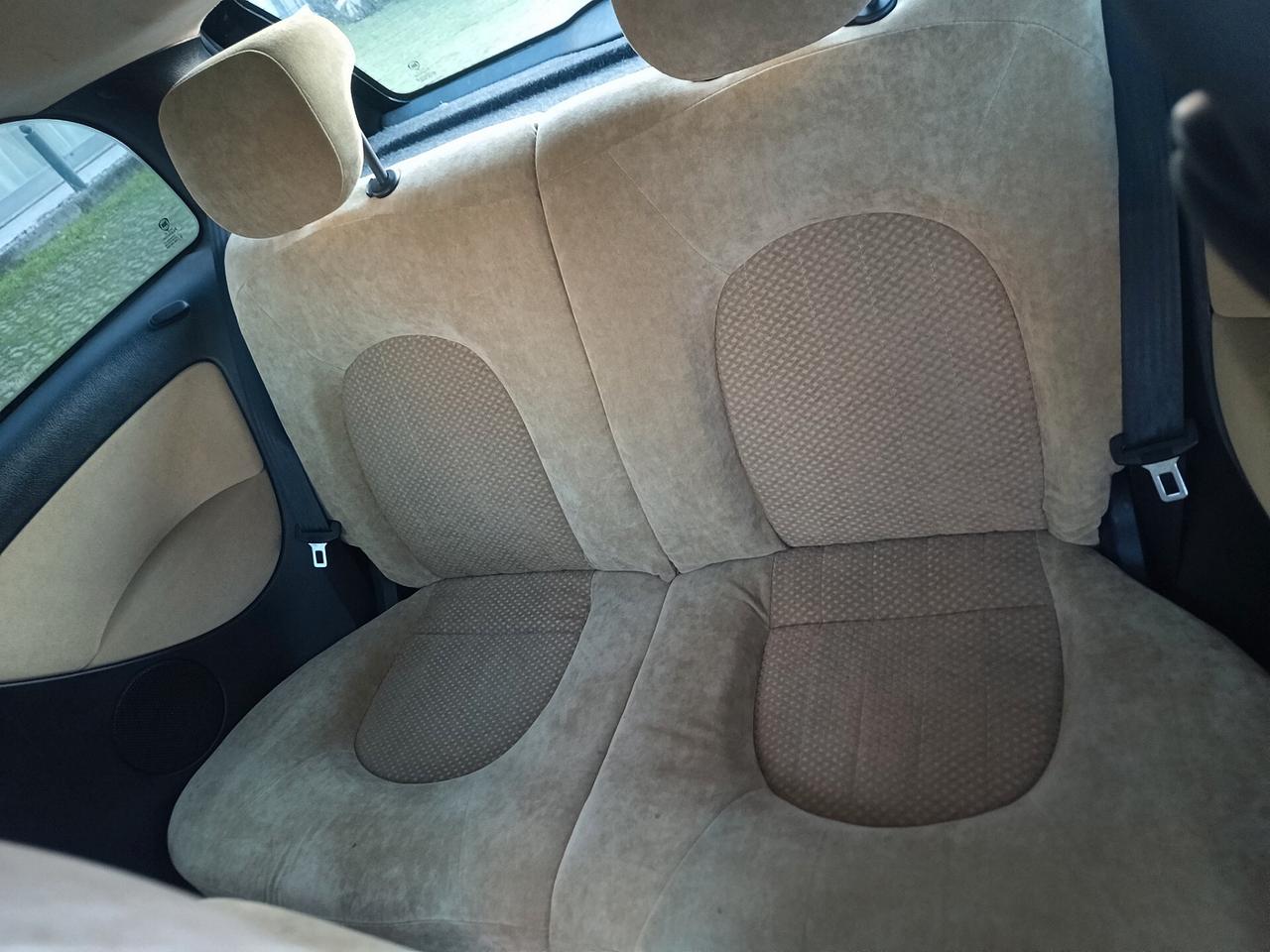 Lancia Ypsilon 1.2 69 CV Unyca